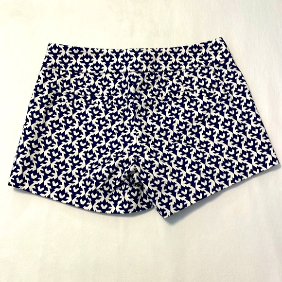 J Crew stretch shorts size 4. EUC. Adorable navy and cream print. - Picture 3 of 4